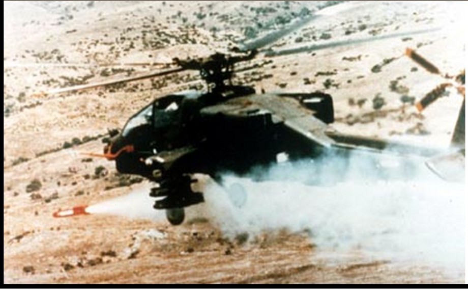 Apaché copter with 4 hellfire missiles